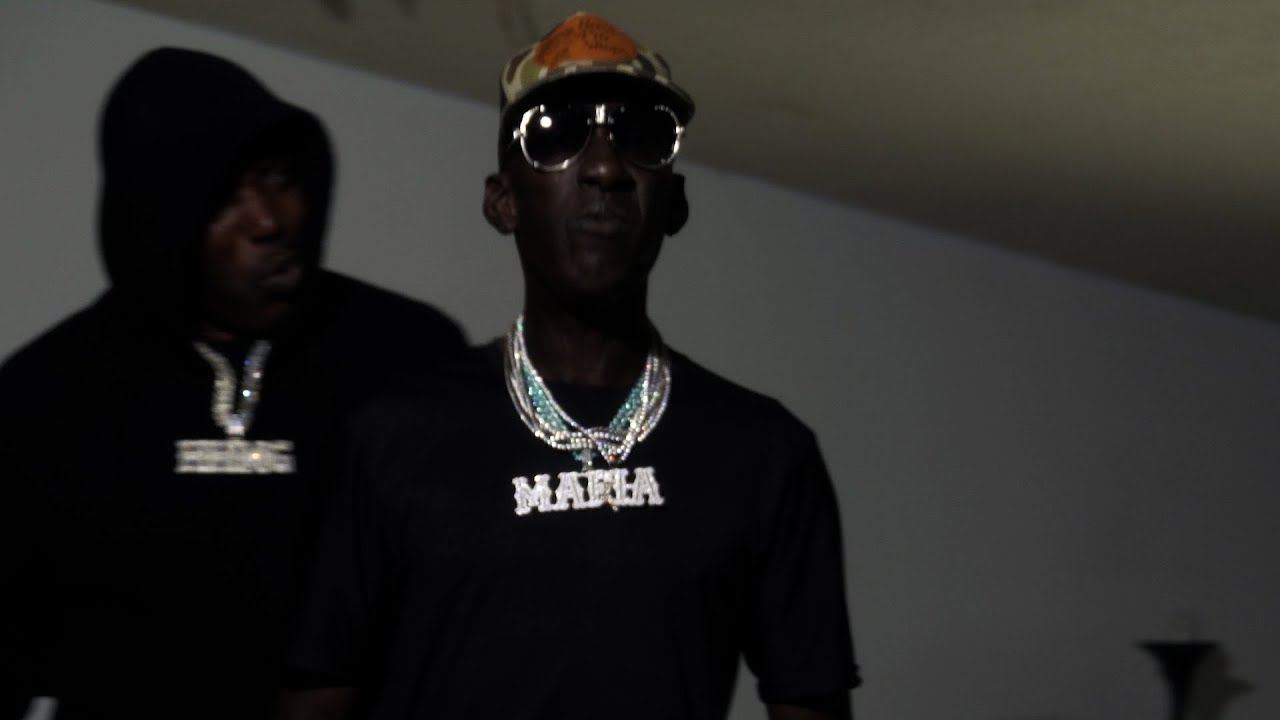 Crunchy Black- Damn Fool Ft Boogieman (Official Music Video)